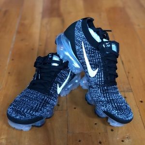 WOMEN'S NIKE AIR VAPORMAX FLYKNIT 3 RUNNING SHOES